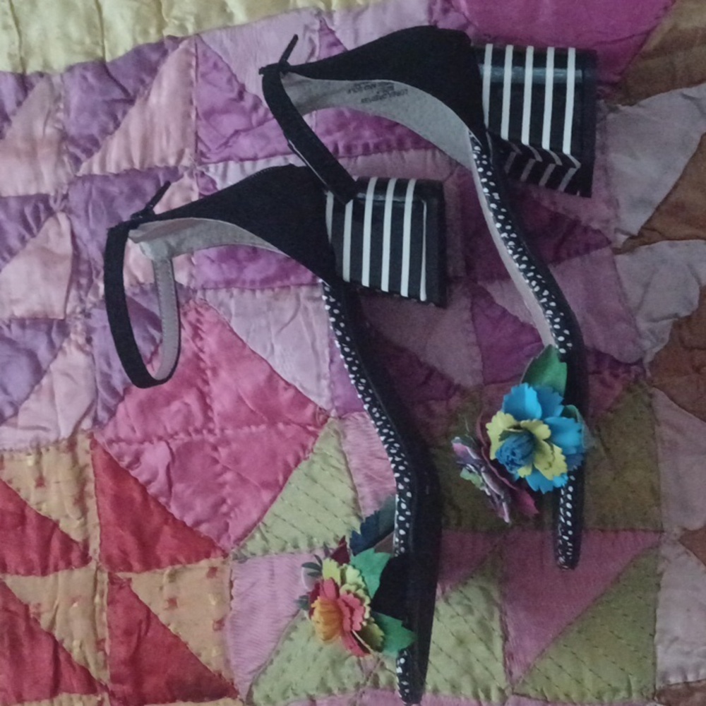 Betsey Johnson Black Heels with Multicolor Floral Appliqués - Picture 3 of 4